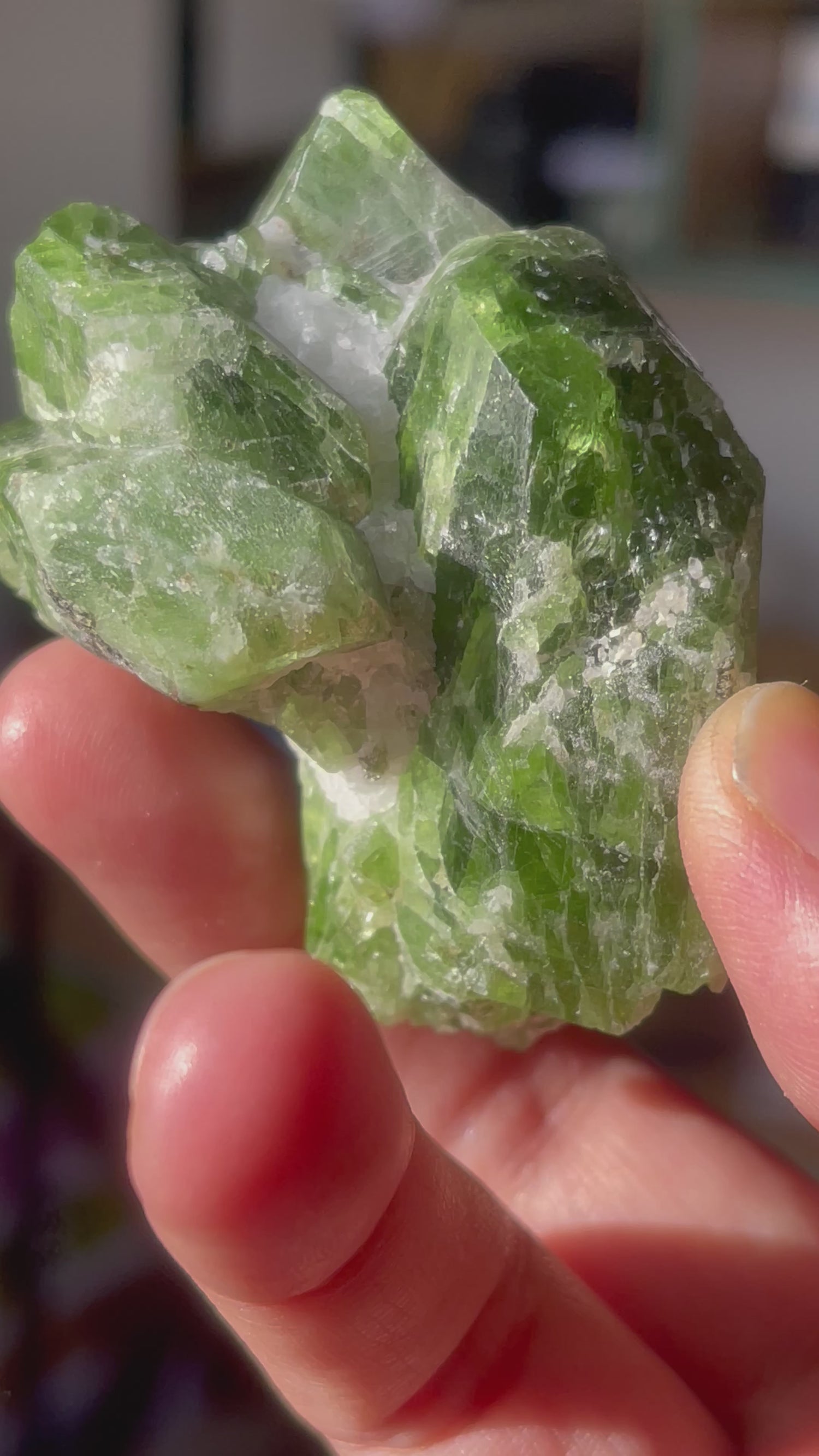 Chrome Diopside on Calcite
