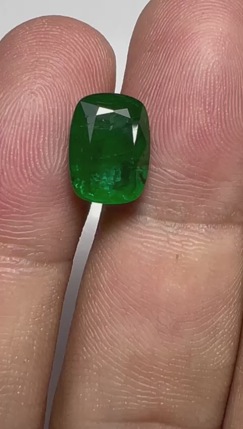 3.7 Carats Natural Emerald Loose Stone