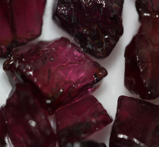 natural rough rhodolite garnet gems