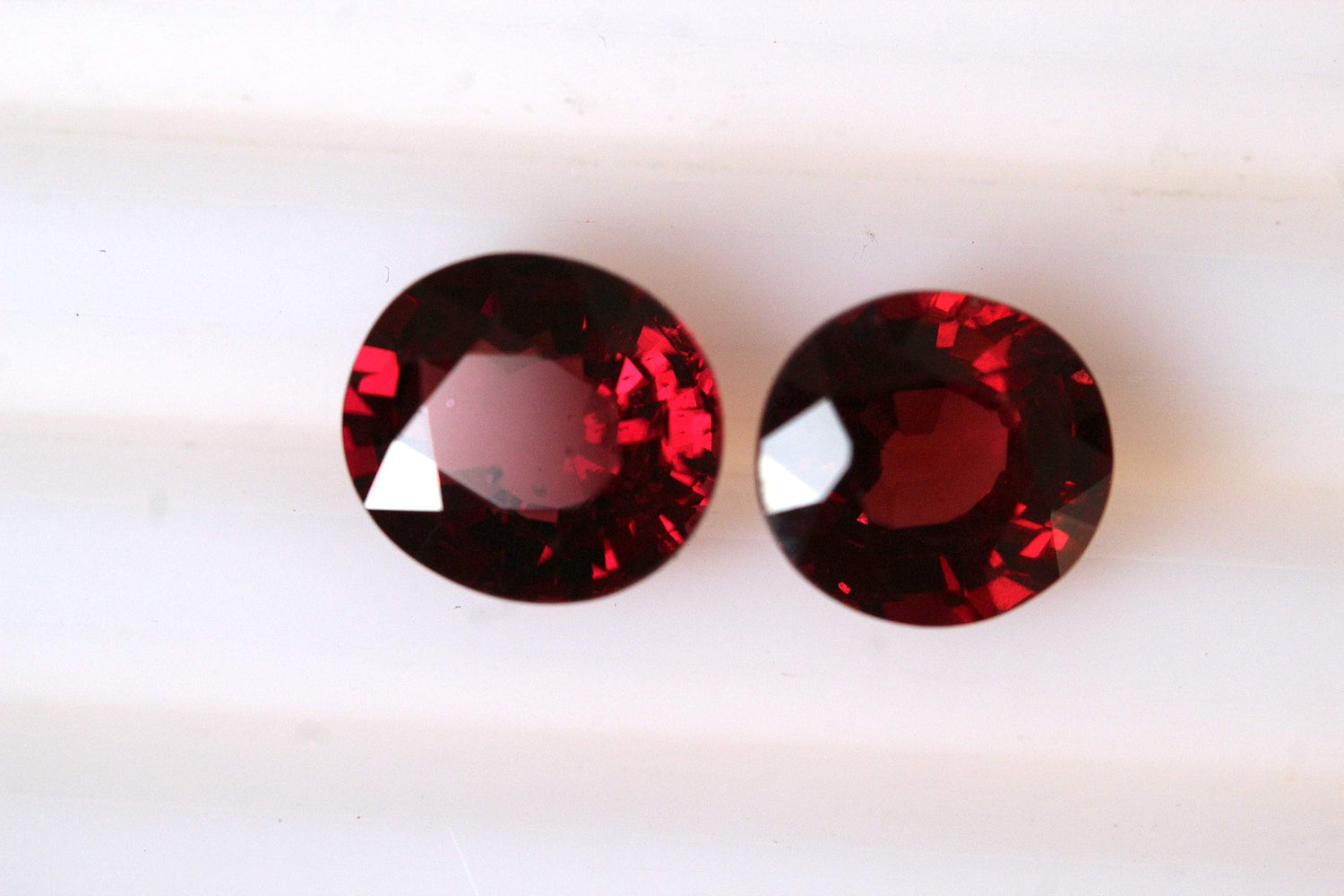 5.20 carats Oval Rhodolite Red Garnets Pairs -Purplish Red