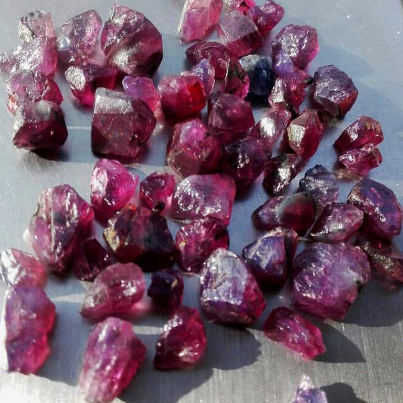 100 carats Rough Pink Sapphires for Faceting