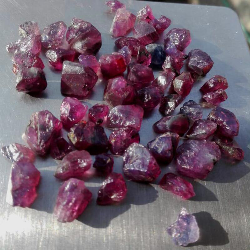 Rough Kashmir Sapphire for Cutting