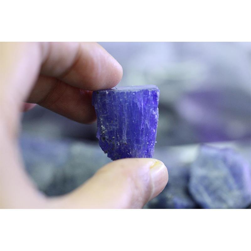 Blue Tanzanite Rough Gemstones for Cabbing