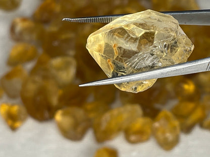1Kg Raw Citrine for Faceting, Cabbing